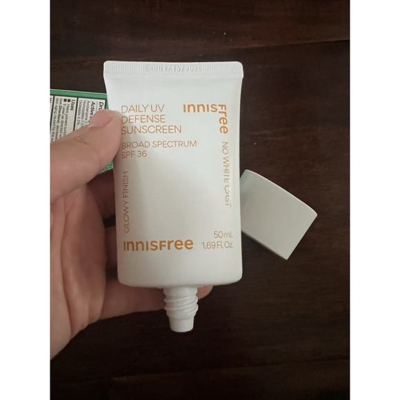 innisfree Daily UV Defense Sunscreen Broad Spectrum SPF 36, Invisible Korean Sun - Picture 4 of 6
